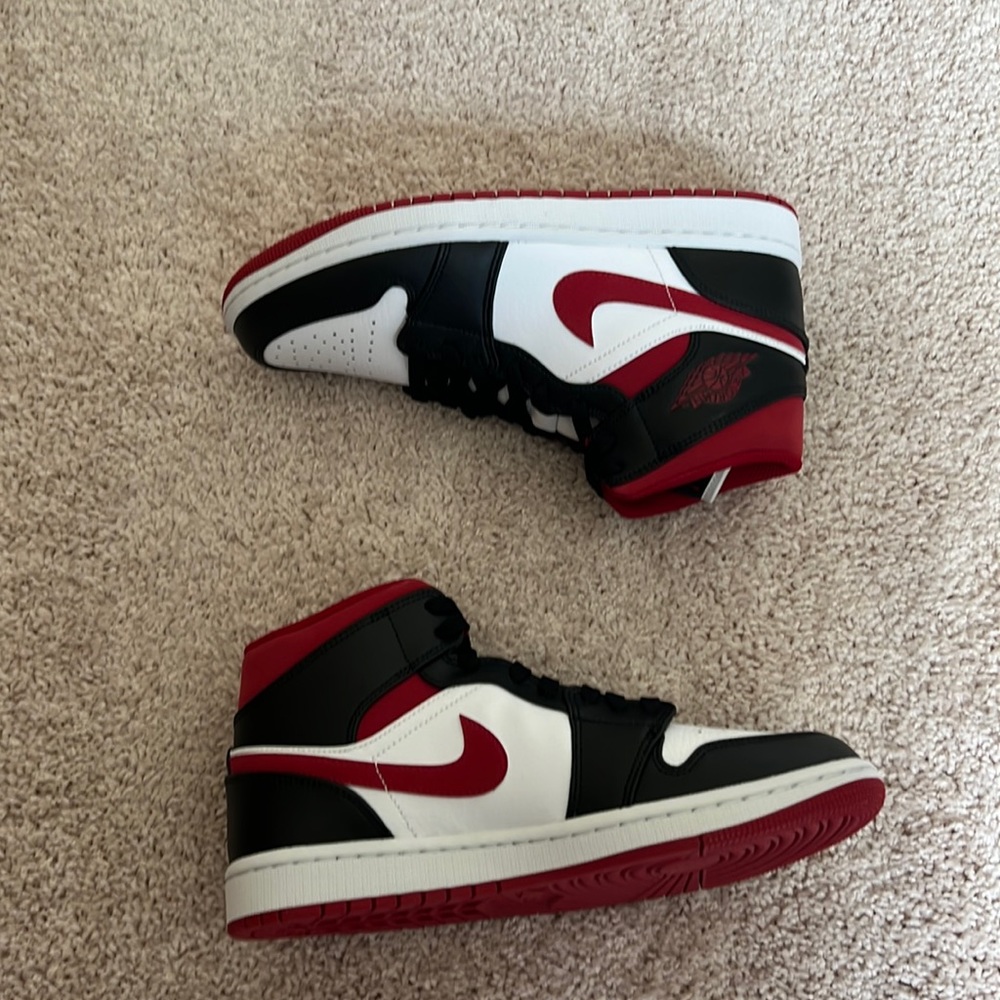 Jordan 1 Mid